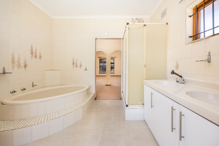 5 Bedroom Property for Sale in Soneike Western Cape